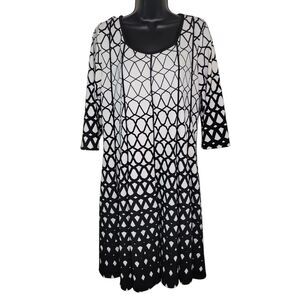 Avenue textured geometric print black & white dress size 14/16